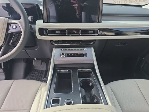 New 2026 Lincoln Aviator 2WD w/ Jet Appearance Package image 18