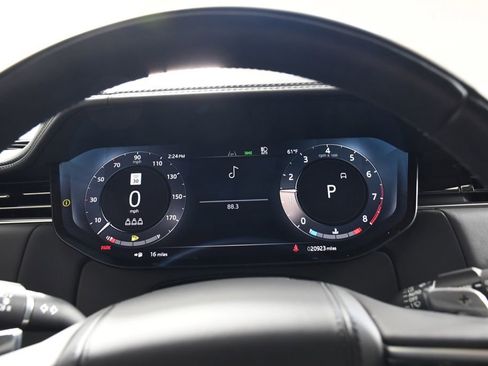 Used 2025 Land Rover Range Rover Long Wheelbase Autobiography image 30