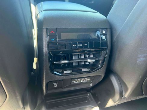 Used 2023 Jeep Grand Cherokee L Laredo w/ Luxury Tech Group I AWD/4WD image 27