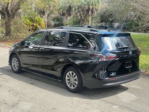 Used 2024 Toyota Sienna XLE image 6