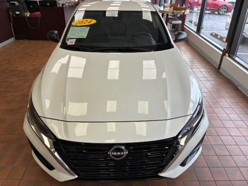 Used 2024 Nissan Altima 2.5 SV FWD image 6