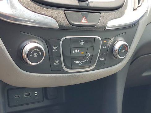 Used 2020 Chevrolet Equinox LS FWD image 17