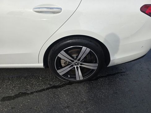 Used 2025 Mercedes-Benz C 300 4MATIC Sedan image 4
