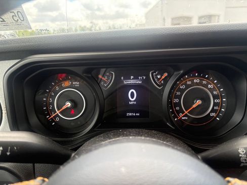 Used 2024 Jeep Wrangler Sport AWD/4WD image 9
