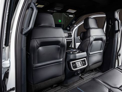 Used 2026 Ford F450 Platinum w/ FX4 Off-Road Package image 33