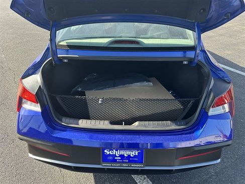 Certified 2025 Hyundai Elantra Sport image 18