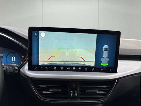 Used 2025 Ford Escape Platinum image 30