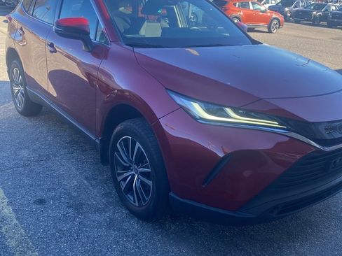 Used 2023 Toyota Venza LE image 2