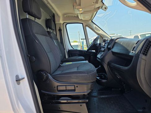 Used 2019 RAM ProMaster 2500 w/ Interior Convenience Group FWD image 9