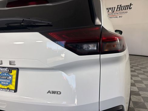 Used 2023 Nissan Rogue S image 32