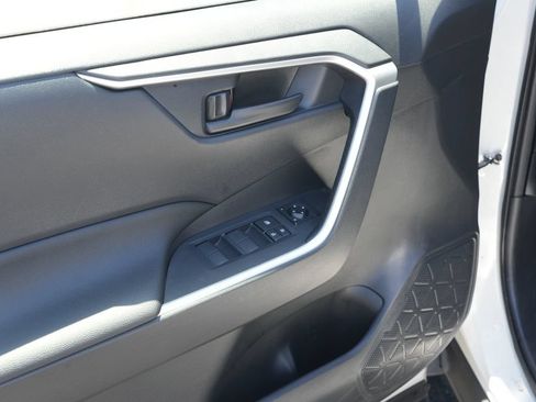 Used 2022 Toyota RAV4 LE AWD/4WD image 12