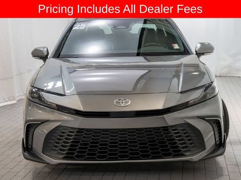 Used 2025 Toyota Camry SE w/ Convenience Package FWD image 2
