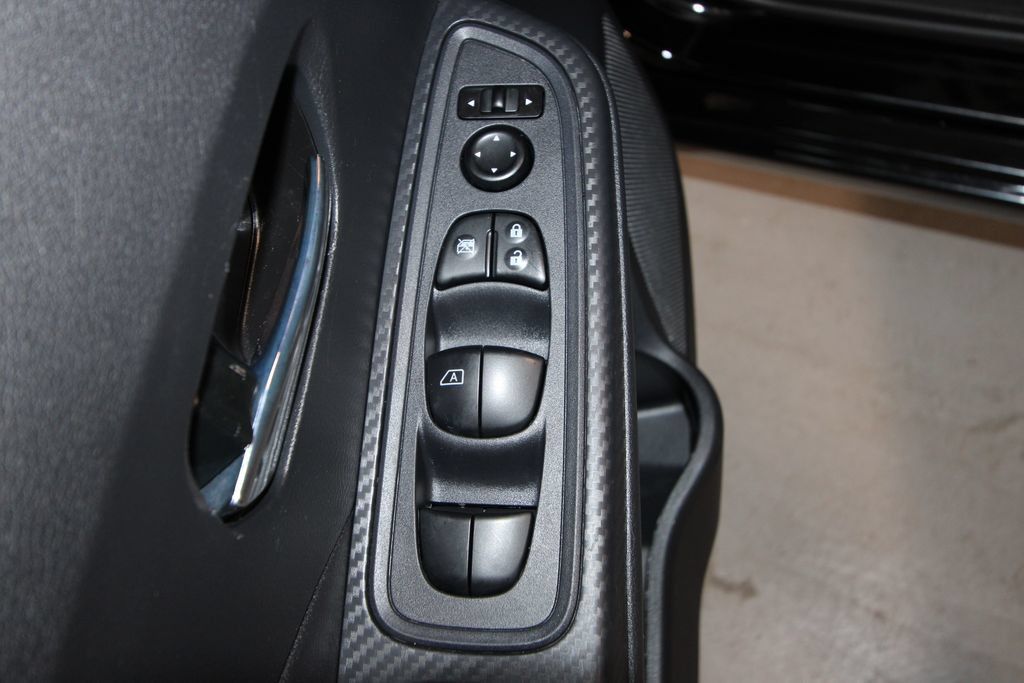Used 2025 Nissan Versa SV FWD image 6