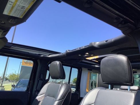 Used 2022 Jeep Wrangler Unlimited Sahara image 23