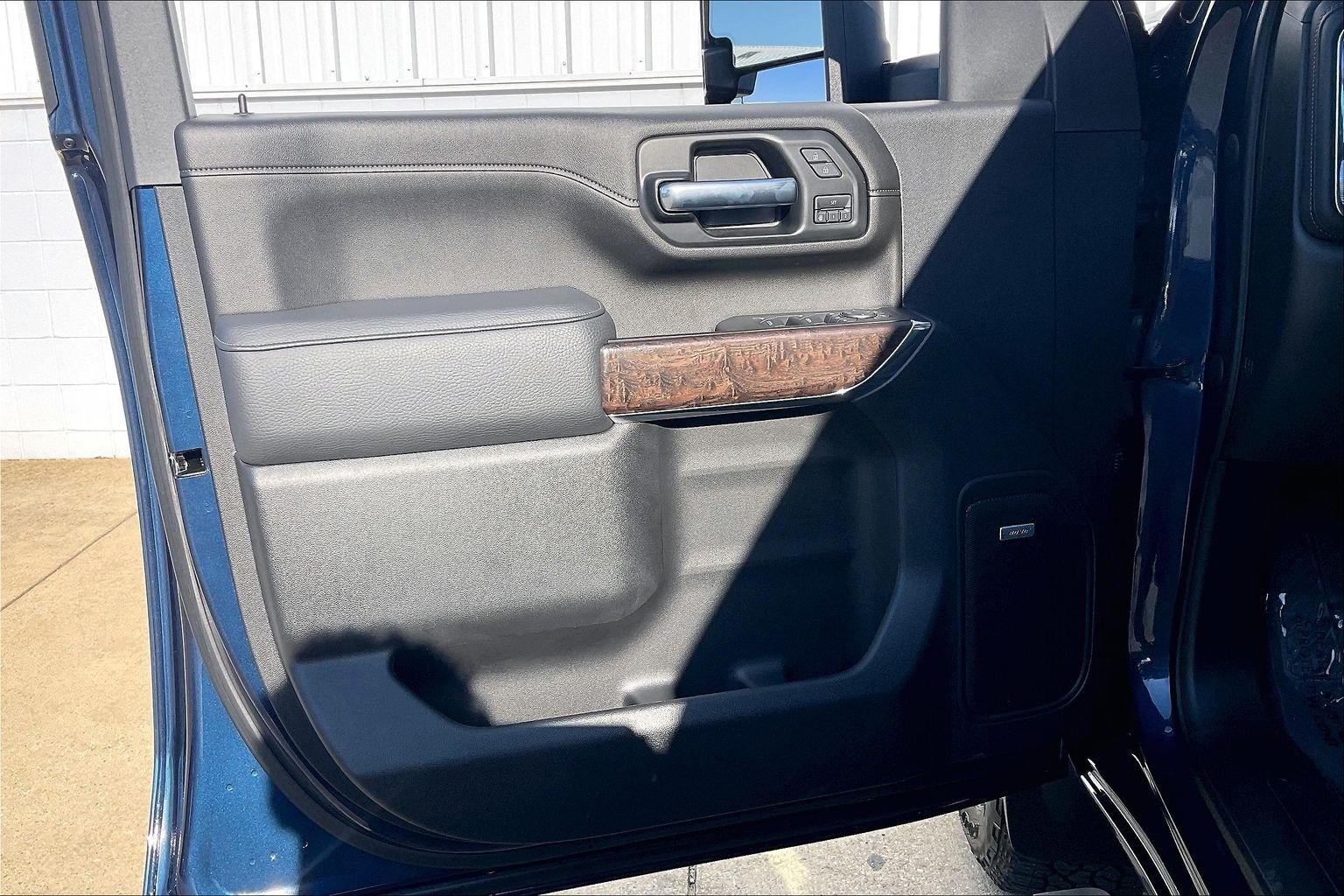 Used 2021 GMC Sierra 3500 Denali w/ Denali Ultimate Package AWD/4WD image 28