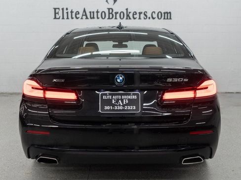 Used 2023 BMW 530e xDrive w/ Premium Package image 4