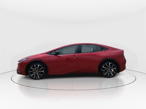New 2026 Toyota Prius Plug-In Hybrid FWD image 5