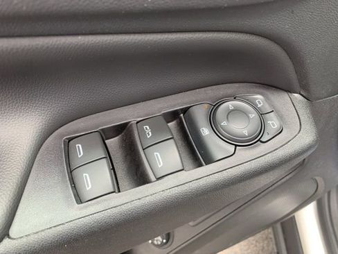 Used 2018 Chevrolet Equinox Premier image 17