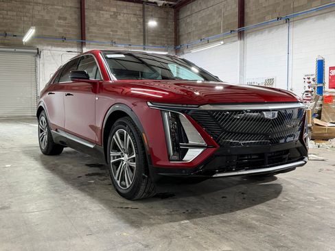 Certified 2024 Cadillac Lyriq Luxury RWD image 37