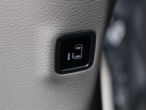 Used 2018 Chrysler Pacifica Touring-L Plus image 28