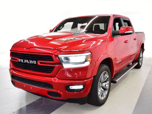 Used 2019 RAM 1500 Laramie w/ Sport Appearance Package AWD/4WD image 4