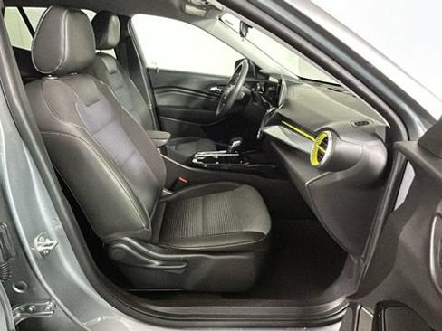 Used 2025 Chevrolet Trax LT FWD image 30