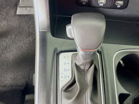 Used 2023 Kia Carnival LX FWD image 17