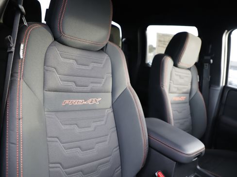 Used 2024 Nissan Frontier PRO-4X w/ Technology Package image 10