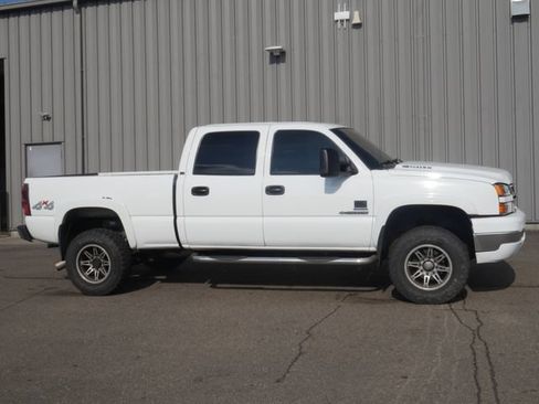 Used 2007 Chevrolet Silverado 2500 LT w/ Heavy-Duty Power Package AWD/4WD image 2