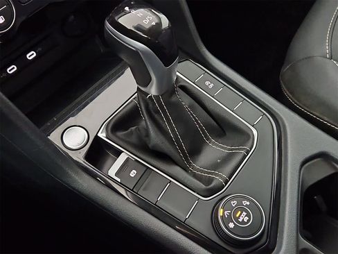 Certified 2024 Volkswagen Taos SE image 32