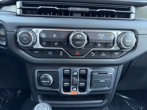 Used 2024 Jeep Wrangler High Altitude AWD/4WD image 26