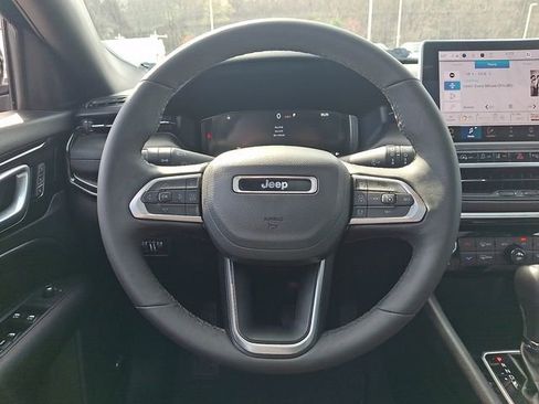 Used 2025 Jeep Compass Limited w/ High Altitude Package AWD/4WD image 12