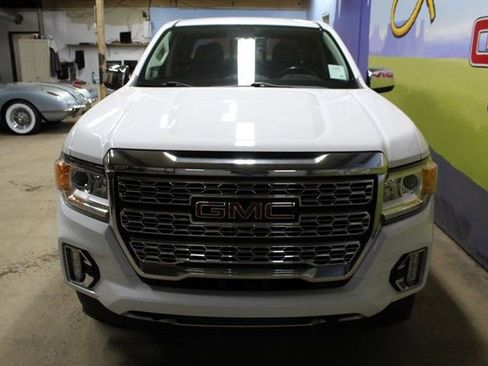 Used 2021 GMC Canyon Denali image 2