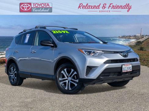 Used 2018 Toyota RAV4 LE image 1