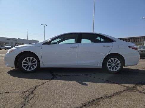 Used 2017 Toyota Camry LE image 19