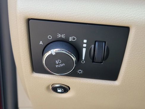 Used 2020 Jeep Grand Cherokee Limited RWD image 23