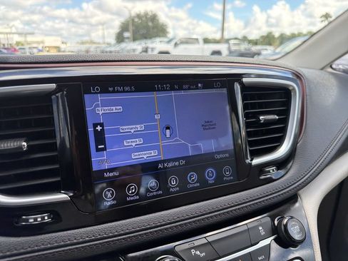 Used 2017 Chrysler Pacifica Limited w/ UConnect Theater Package FWD image 27