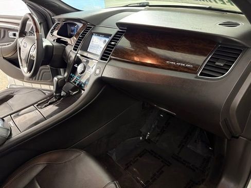 Used 2018 Ford Taurus Limited image 20
