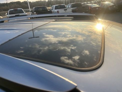 Used 2018 Toyota RAV4 XLE image 9