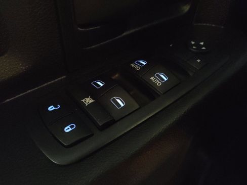 Used 2019 RAM 1500 Express w/ Express Value Package image 27