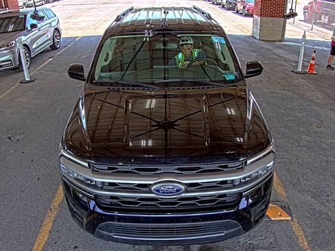 Used 2024 Ford Expedition Max XLT RWD image 2