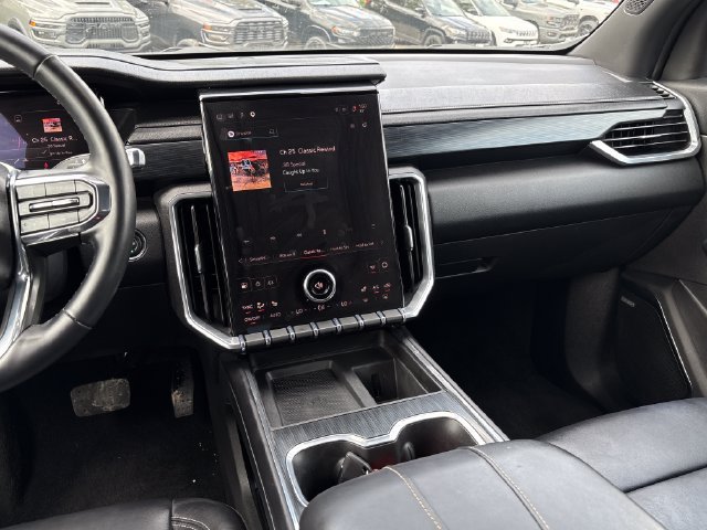 Used 2026 GMC Acadia Elevation w/ Elevation Premium Package FWD image 31