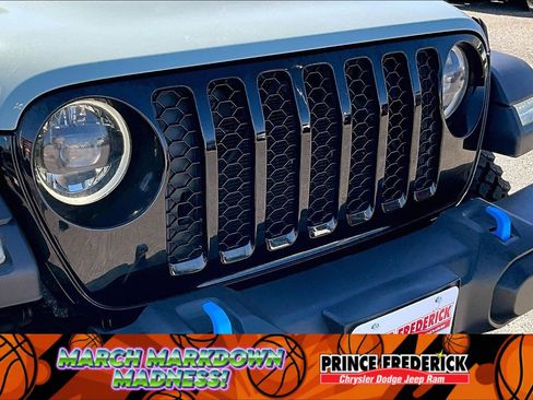 Used 2023 Jeep Wrangler Unlimited w/ Cold Weather Group image 25