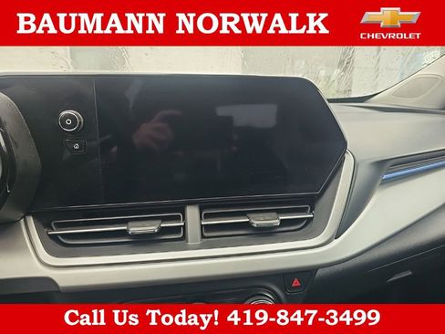 Used 2025 Chevrolet Trax LS w/ LS Convenience Package FWD image 27