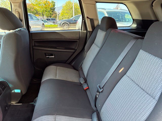 Used 2010 Jeep Grand Cherokee Laredo w/ Popular Equipment Group AWD/4WD image 13