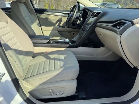 Used 2019 Ford Fusion SE image 14