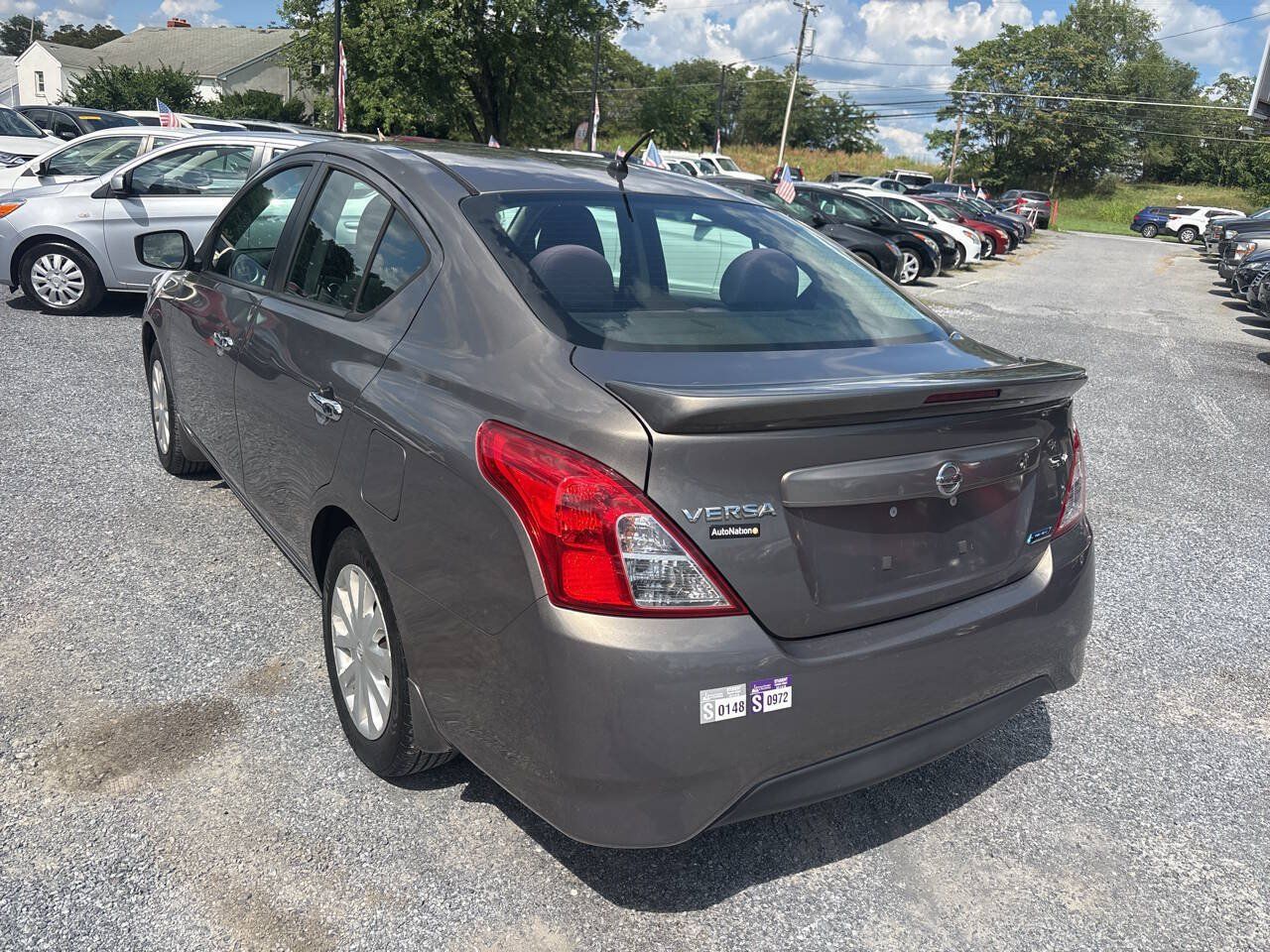 Used 2015 Nissan Versa SV FWD image 10