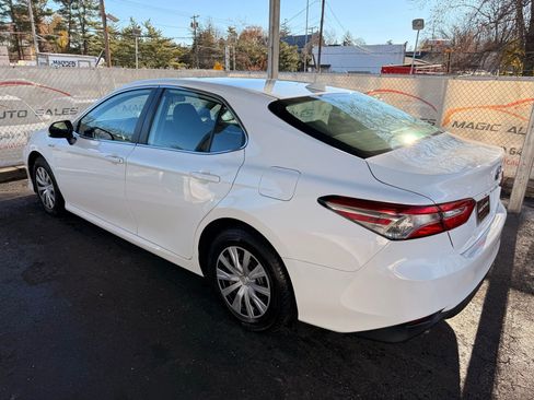 Used 2020 Toyota Camry LE image 12