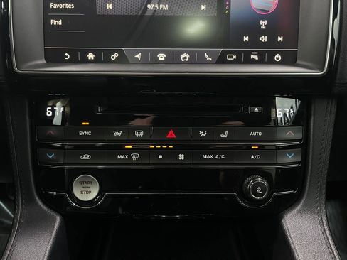 Used 2019 Jaguar F-PACE Prestige image 25