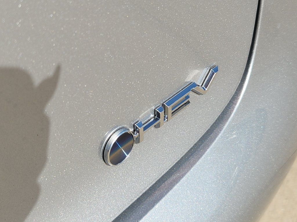 New 2027 Toyota Prius FWD image 13
